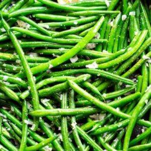 (Party Pan) Garlicky dressed green beans with toasted almonds