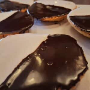 1 Jumbo black & white cookie